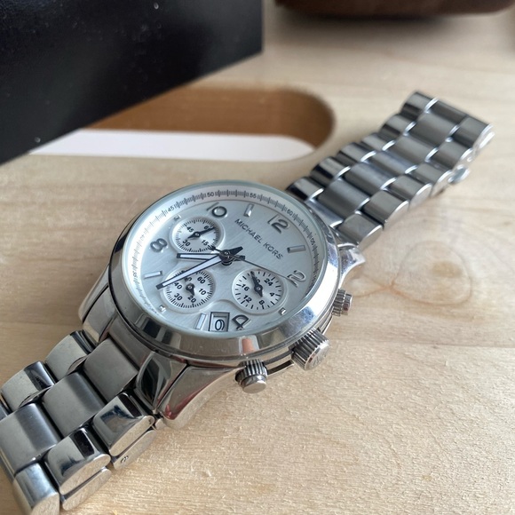 Michael Kors silver watch - Picture 4 of 7